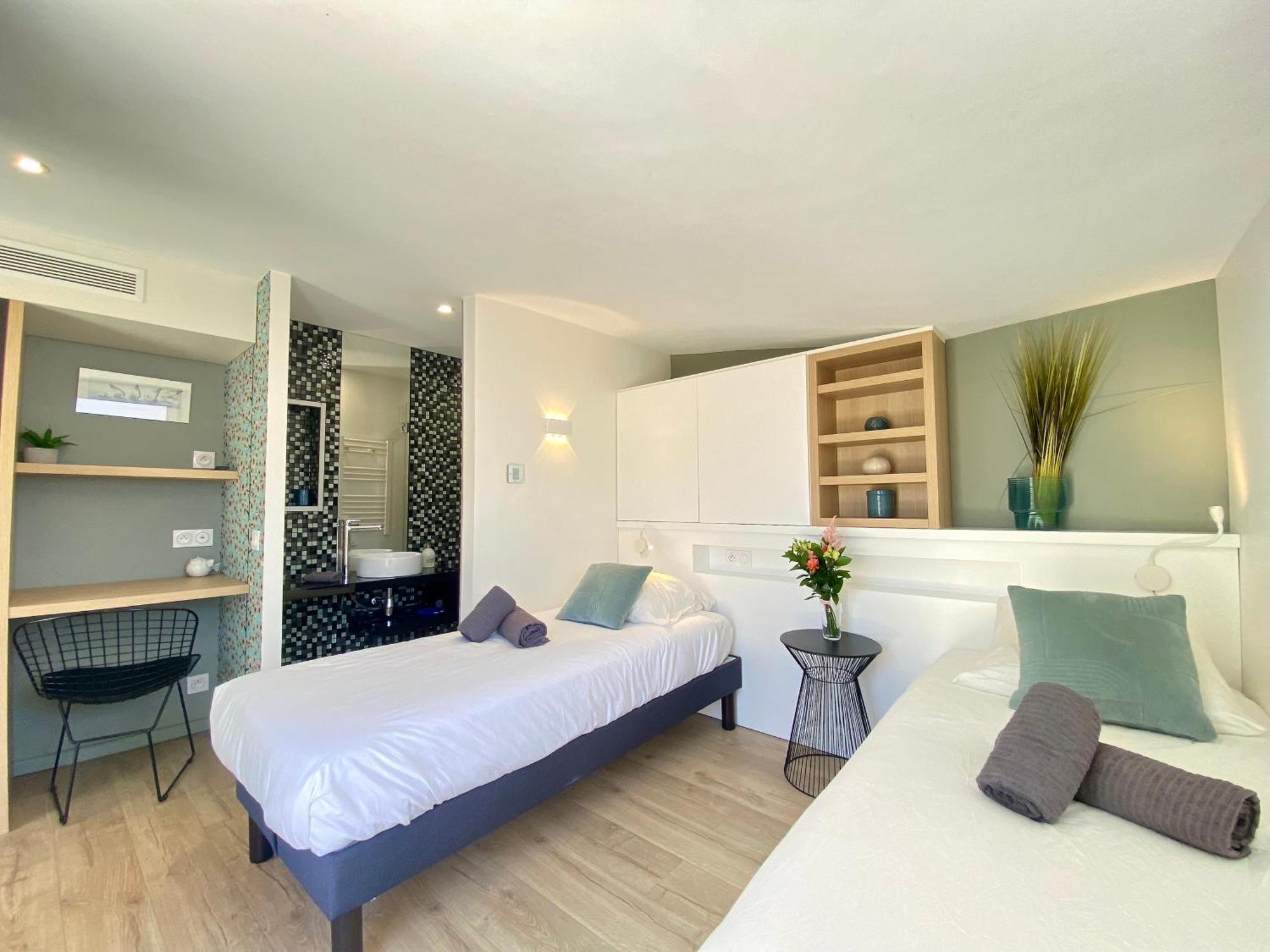 Les Toits Du Soleil: Luxury With Terraces And Jacuzzi In *
